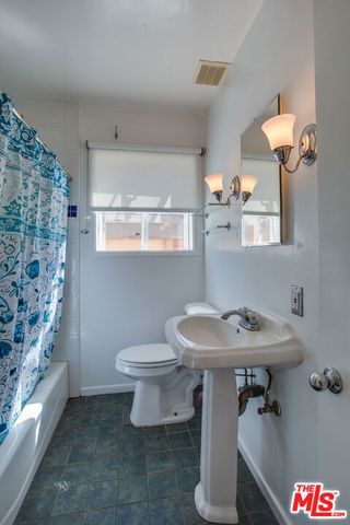 1548 Cabrillo Avenue, Los Angeles, CA 90291