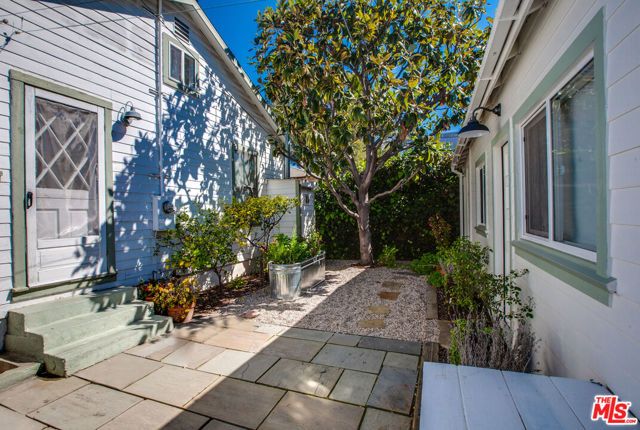 1548 Cabrillo Avenue, Los Angeles, CA 90291