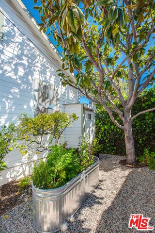 1548 Cabrillo Avenue, Los Angeles, CA 90291