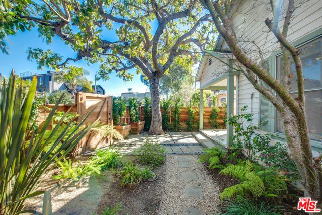 1548 Cabrillo Avenue, Los Angeles, CA 90291
