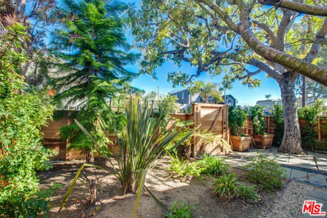 1548 Cabrillo Avenue, Los Angeles, CA 90291