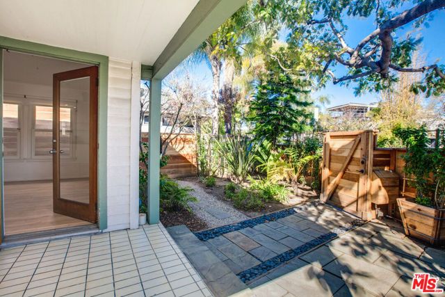 1548 Cabrillo Avenue, Los Angeles, CA 90291