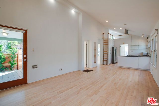 1548 Cabrillo Avenue, Los Angeles, CA 90291
