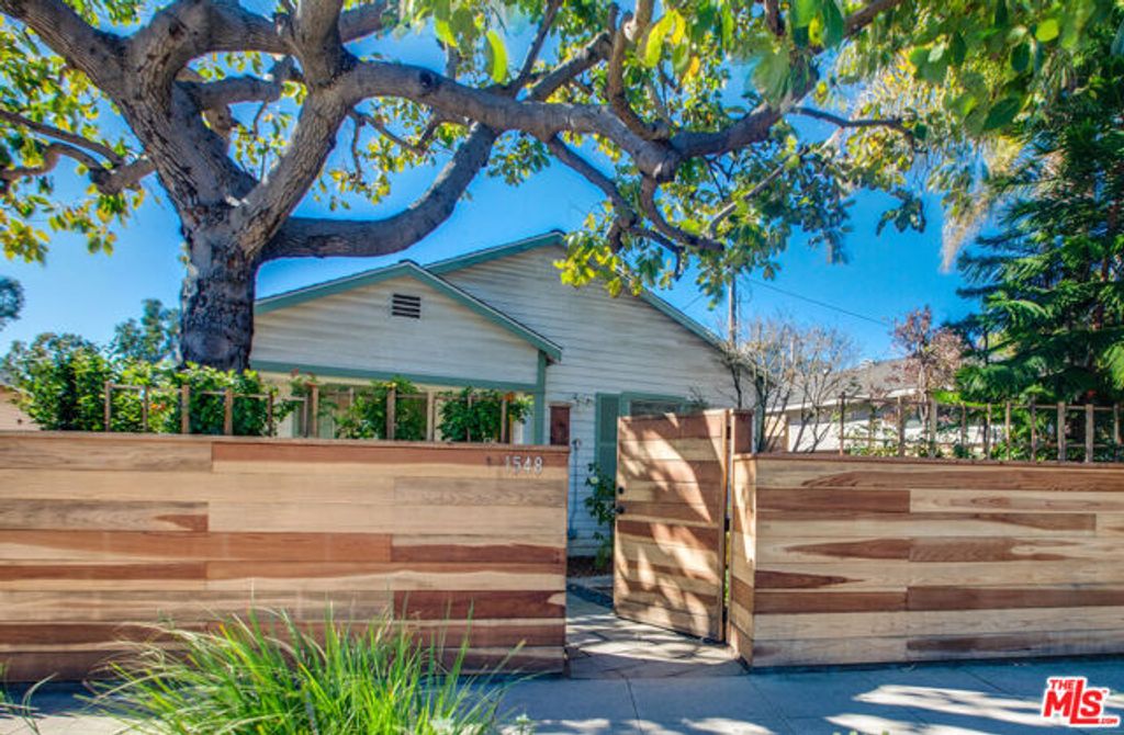 1548 Cabrillo Avenue, Los Angeles, CA 90291
