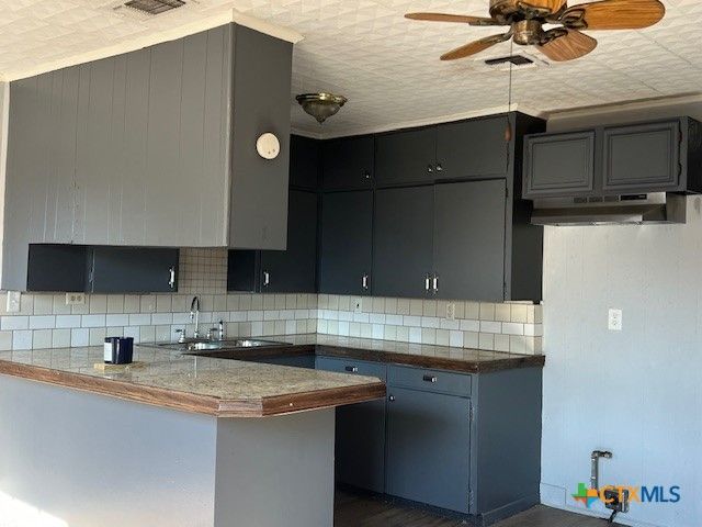 407 Bois D' Arc, Edna, TX 77957