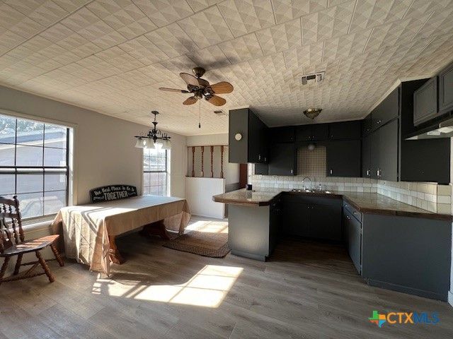 407 Bois D' Arc, Edna, TX 77957