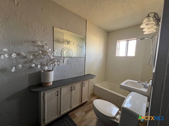 407 Bois D' Arc, Edna, TX 77957