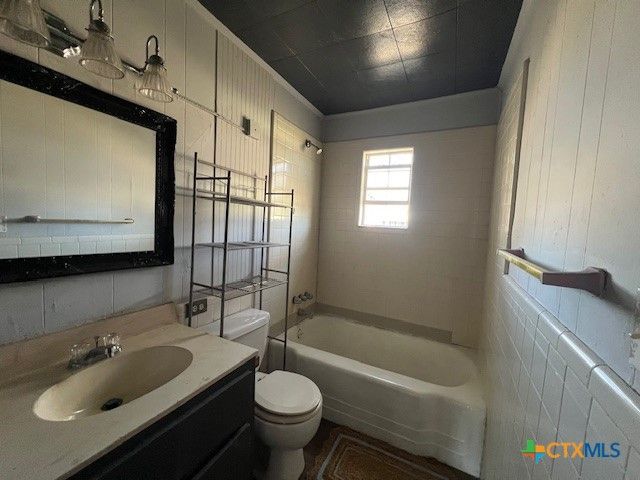 407 Bois D' Arc, Edna, TX 77957