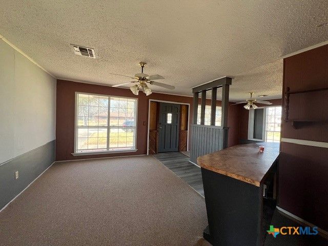 407 Bois D' Arc, Edna, TX 77957