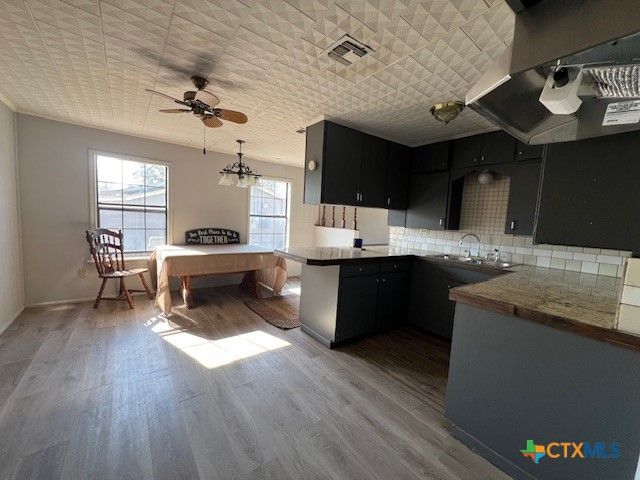 407 Bois D' Arc, Edna, TX 77957