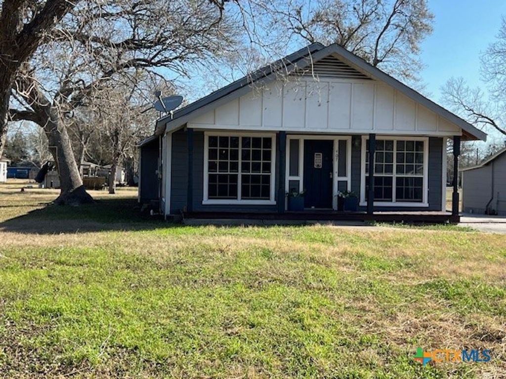 407 Bois D' Arc, Edna, TX 77957
