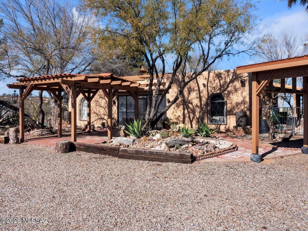 500 S Foundation Five Road, Benson, AZ 85602