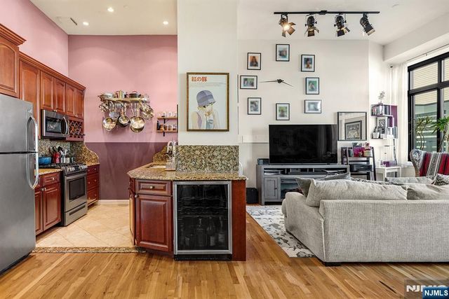 518-536 Gregory Avenue C301, Weehawken, NJ 07086