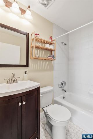 518-536 Gregory Avenue C301, Weehawken, NJ 07086