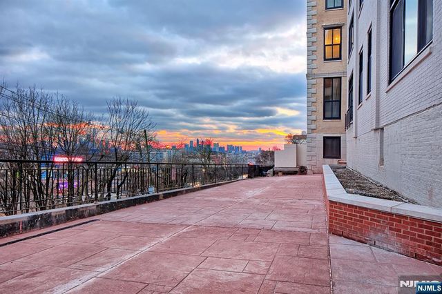 518-536 Gregory Avenue C301, Weehawken, NJ 07086
