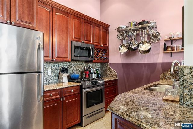 518-536 Gregory Avenue C301, Weehawken, NJ 07086