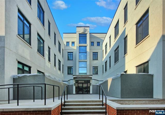 518-536 Gregory Avenue C301, Weehawken, NJ 07086