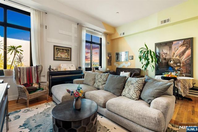 518-536 Gregory Avenue C301, Weehawken, NJ 07086