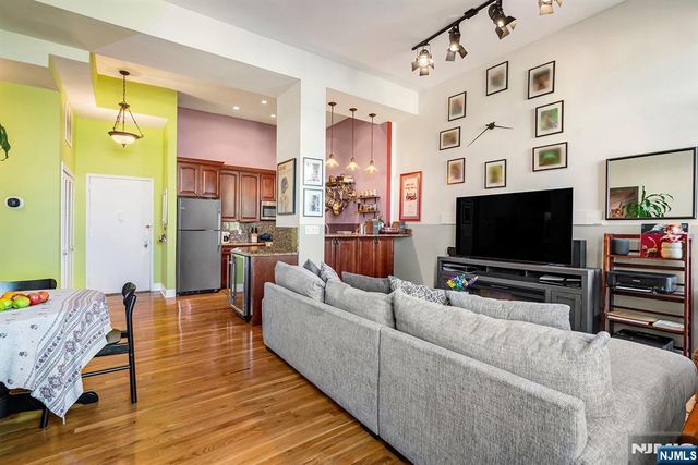 518-536 Gregory Avenue C301, Weehawken, NJ 07086