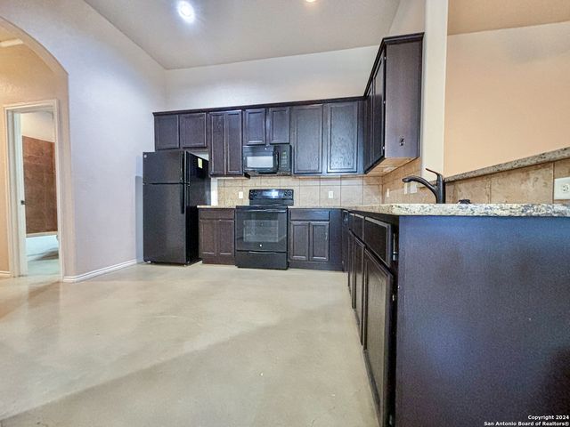 752 Saengerhalle Road, New Braunfels, TX 78130