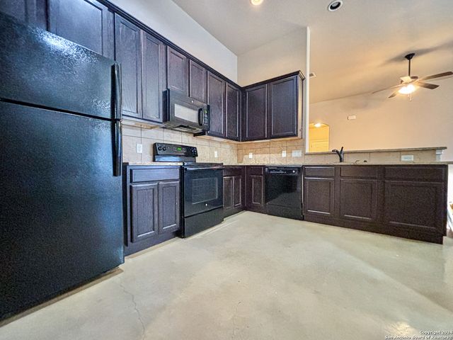 752 Saengerhalle Road, New Braunfels, TX 78130