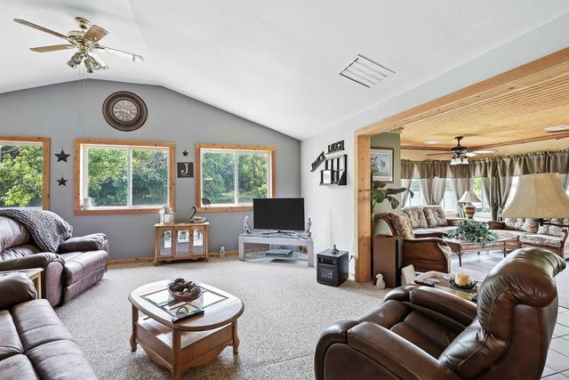 18599 317th Street, Long Grove, IA 52756