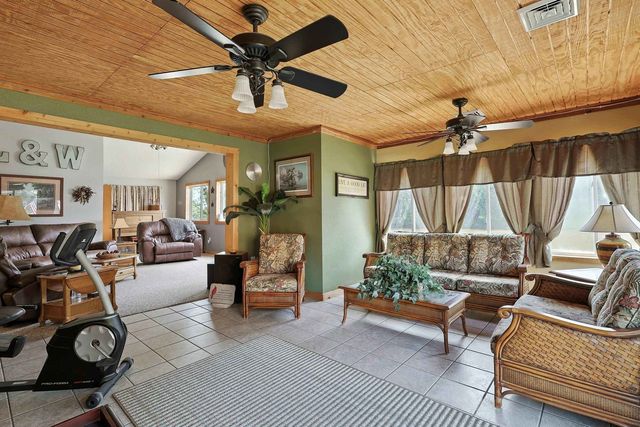 18599 317th Street, Long Grove, IA 52756