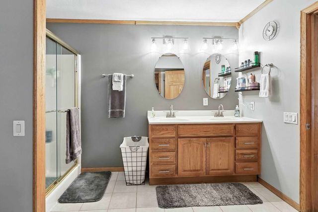 18599 317th Street, Long Grove, IA 52756