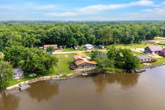 18599 317th Street, Long Grove, IA 52756