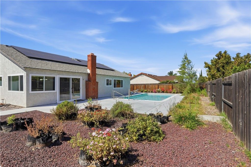 Image 2 of property listing at 2097 Santa Barbara, Corona, CA 92882