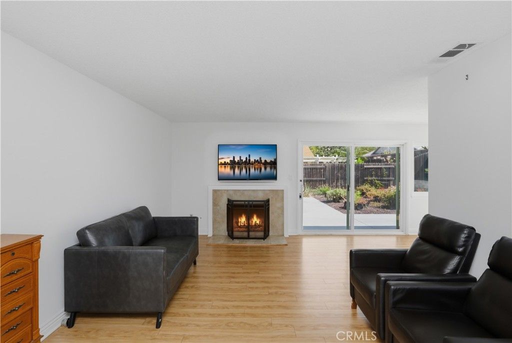 Image 4 of property listing at 2097 Santa Barbara, Corona, CA 92882