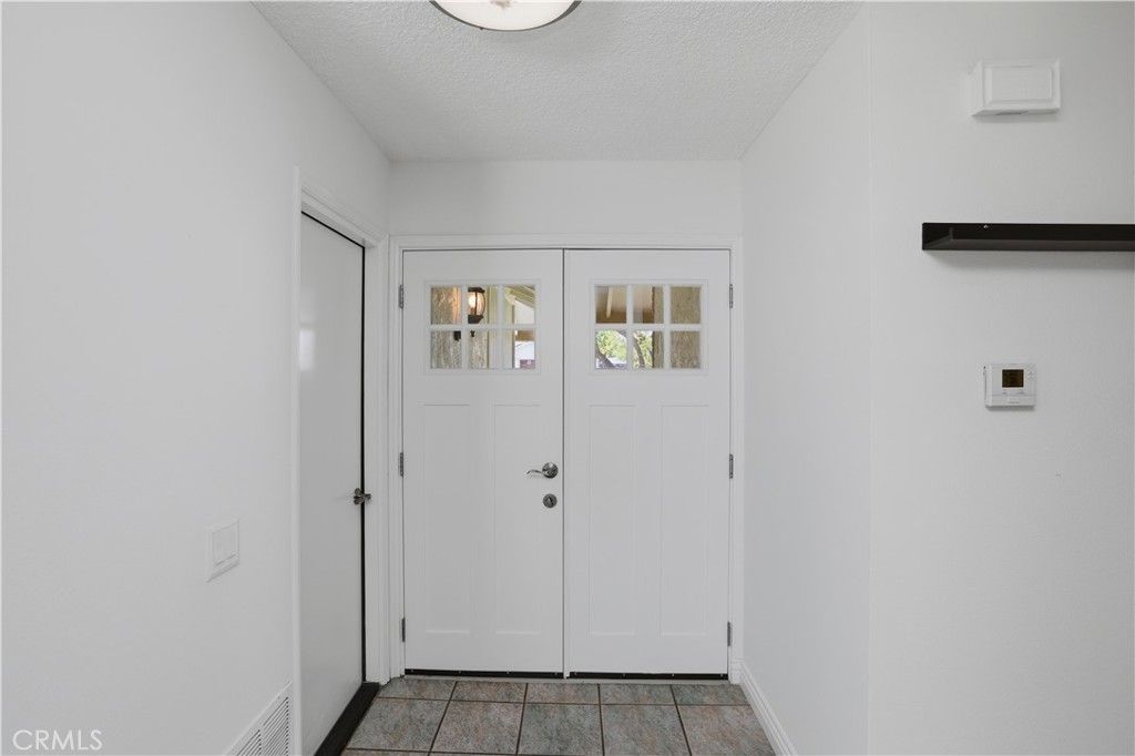 Image 8 of property listing at 2097 Santa Barbara, Corona, CA 92882