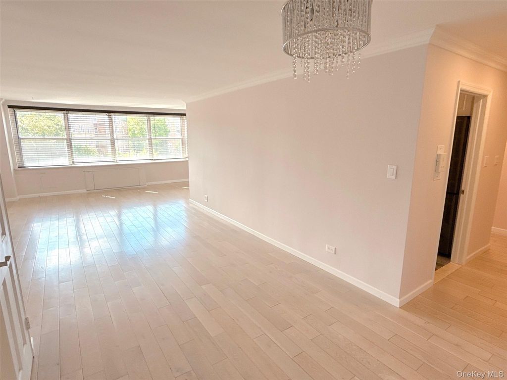 18-65 211th Street 5G, Bayside, NY 11360 — photo 2