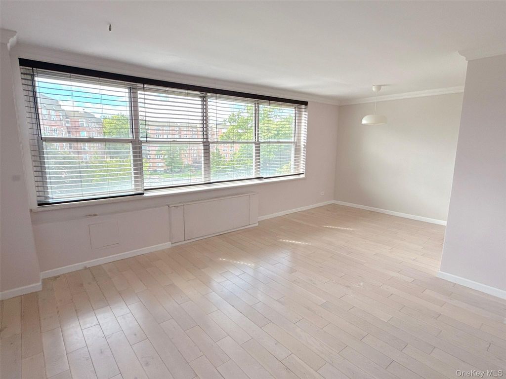 18-65 211th Street 5G, Bayside, NY 11360 — photo 4