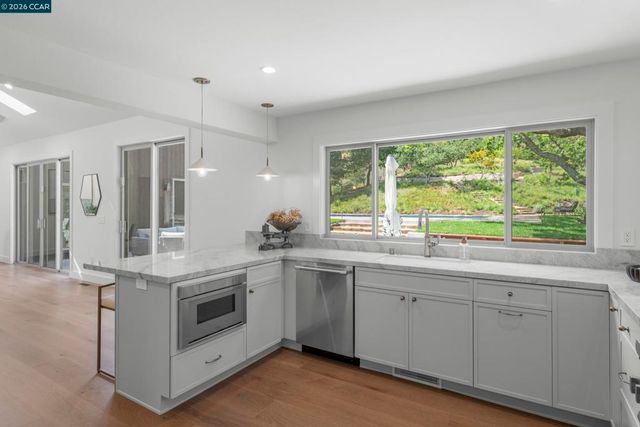 1059 Lizann Dr, Lafayette, CA 94549