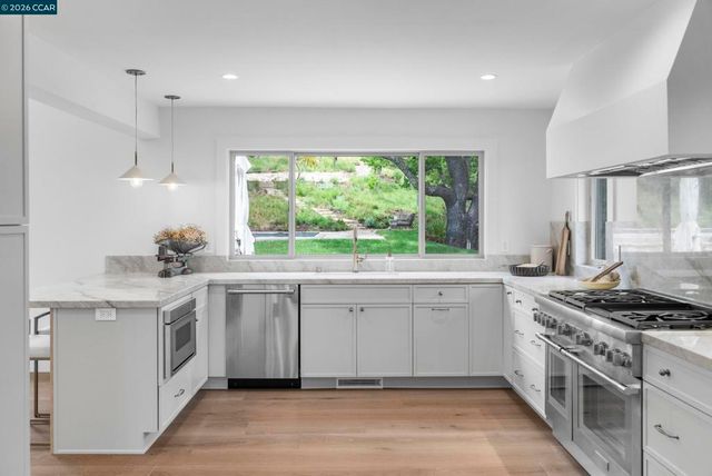 1059 Lizann Dr, Lafayette, CA 94549