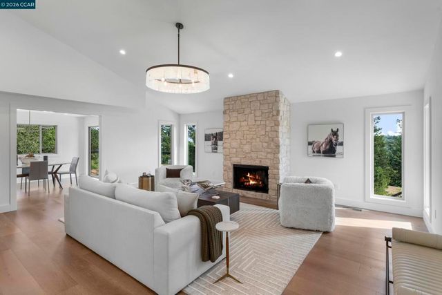 1059 Lizann Dr, Lafayette, CA 94549