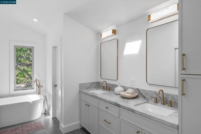 1059 Lizann Dr, Lafayette, CA 94549