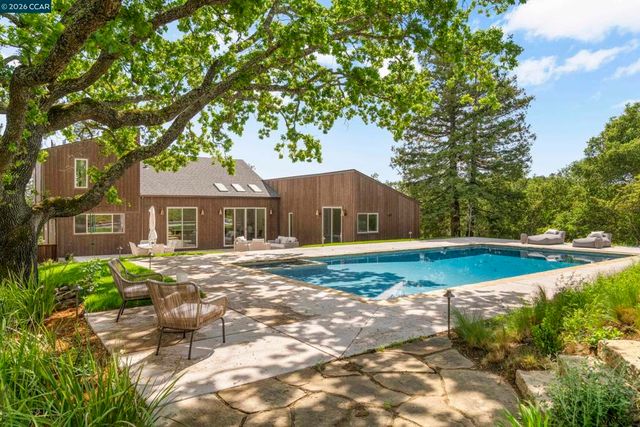 1059 Lizann Dr, Lafayette, CA 94549