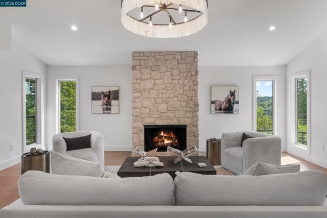 1059 Lizann Dr, Lafayette, CA 94549