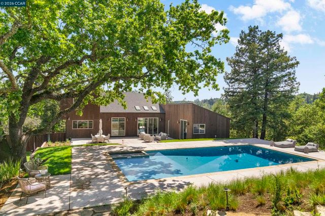 1059 Lizann Dr, Lafayette, CA 94549