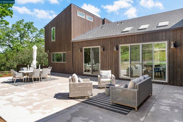 1059 Lizann Dr, Lafayette, CA 94549