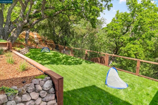 1059 Lizann Dr, Lafayette, CA 94549