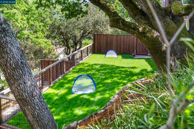 1059 Lizann Dr, Lafayette, CA 94549