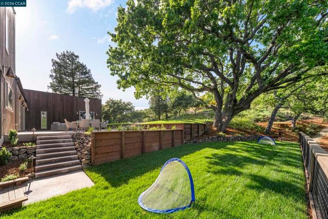 1059 Lizann Dr, Lafayette, CA 94549