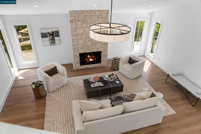 1059 Lizann Dr, Lafayette, CA 94549