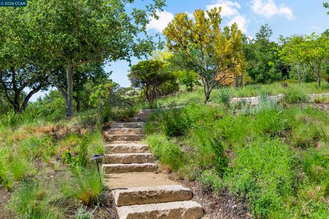 1059 Lizann Dr, Lafayette, CA 94549