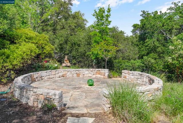 1059 Lizann Dr, Lafayette, CA 94549