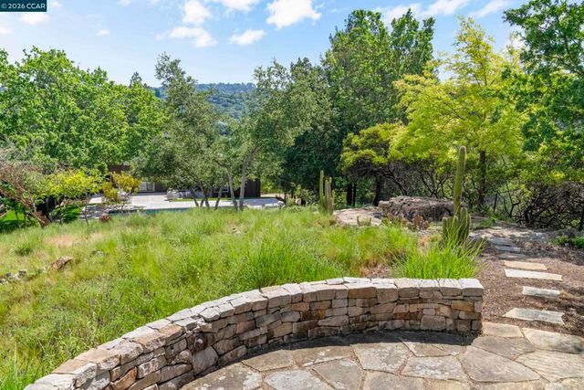 1059 Lizann Dr, Lafayette, CA 94549