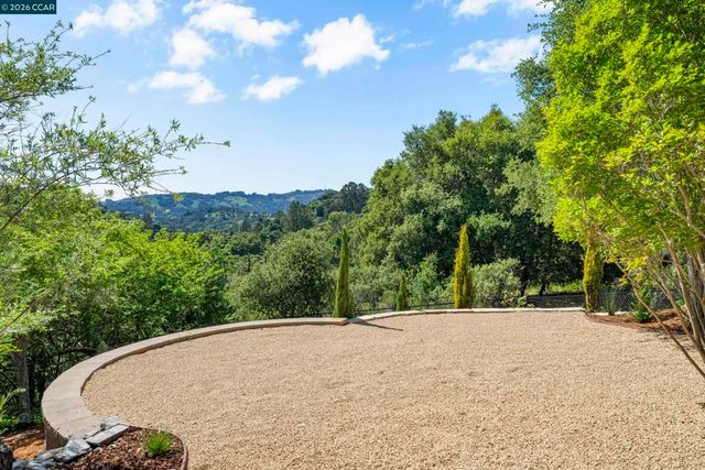 1059 Lizann Dr, Lafayette, CA 94549